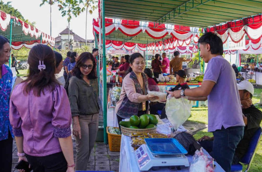  Disperpa dan DiskopUKMP Badung Berkolaborasi Kendalikan Harga dan Tekan Laju Inflasi Melalui Pasar Murah