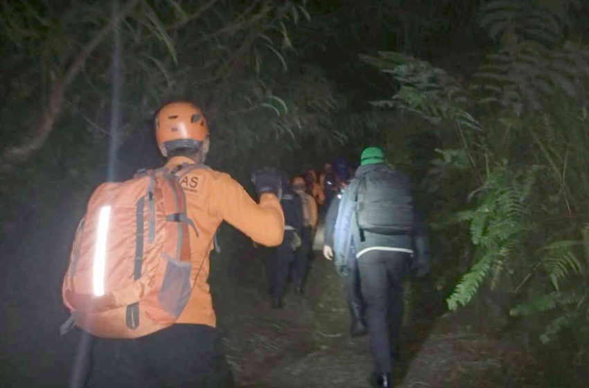  Tim SAR Gabungan Melakukan Evakuasi Jenazah di Puncak Gunung Agung