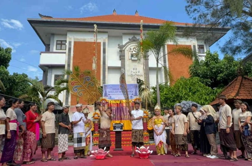  Menjaga Kesucian Nusantara dalam Kebaikan, Melalui Kirab Budaya Sekolah Widiatmika