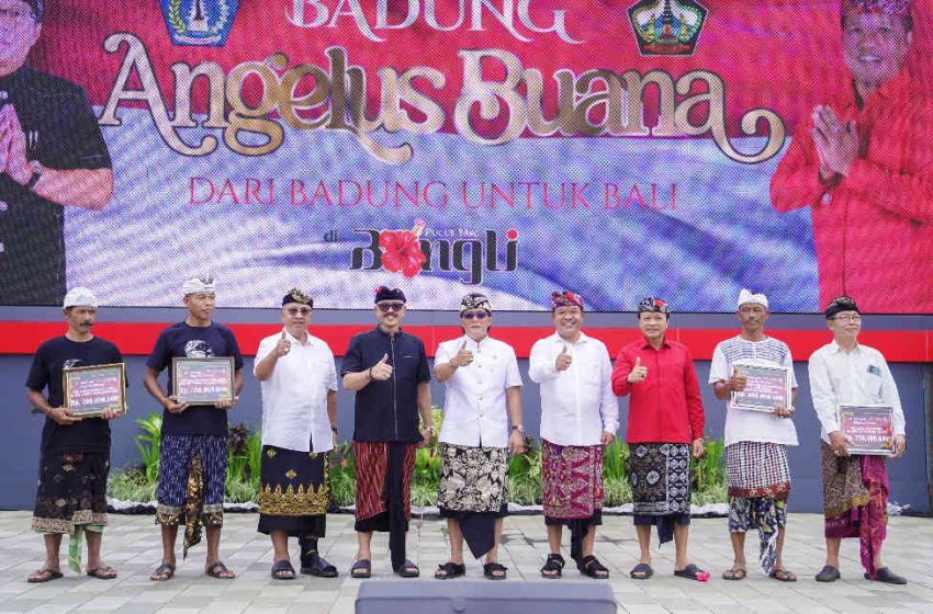  “Badung Angelus Buana” di Bangli, Bupati Giri Prasta Serahkan BKK dan Hibah Rp 160 Miliar Lebih