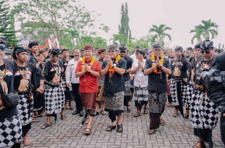  “Badung Angelus Buana”, Bupati Giri Prasta Serahkan Hibah Rp 109 Miliar Lebih untuk Masyarakat Karangasem