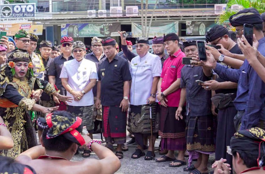  Bupati Giri Prasta Serahkan Hibah “Badung Angelus Buana” Rp 11.9 Miliar Lebih untuk Buleleng