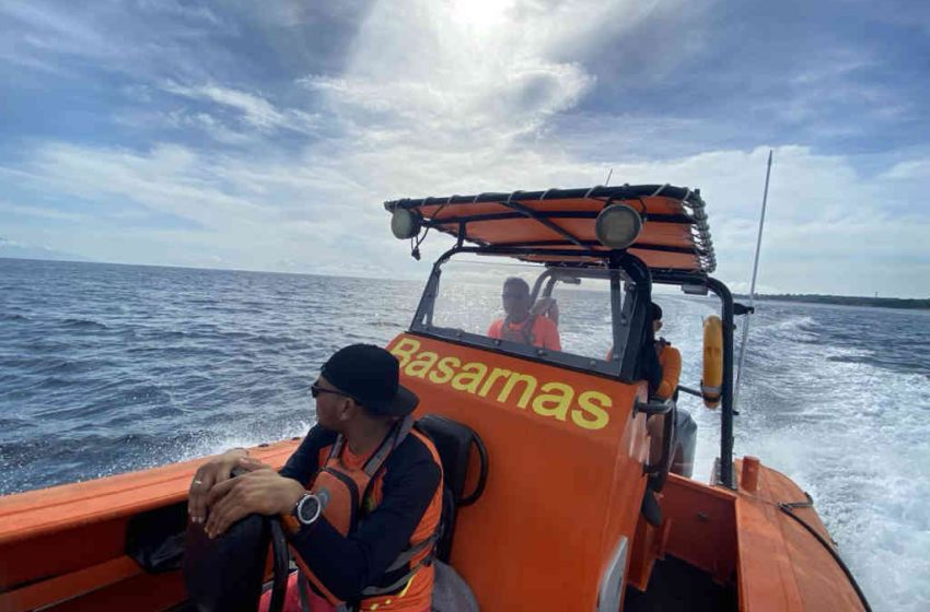  KM Naga Mas Perkasa 58 Kandas di Perairan Jungut Batu, Seluruh Kru Masih Bertahan di Kapal