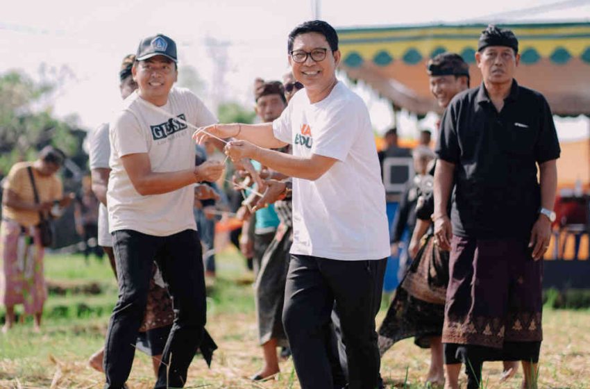  Buka Lomba Layang-layang ST. Dharma Yoga Kekeran, Sekda Adi Arnawa Apresiasi Pelestarian Warisan Budaya