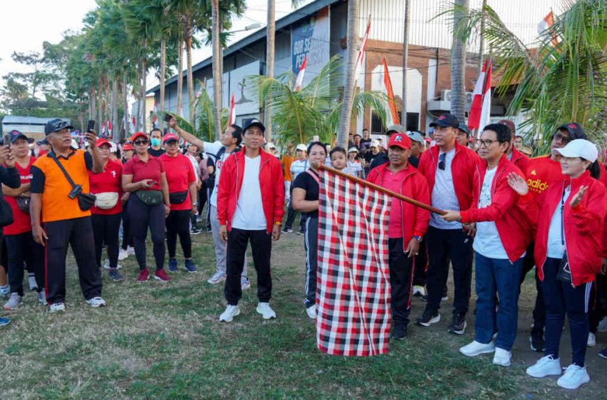  Sekda Adi Arnawa Lepas Jalan Sehat Porsenides Desa Tibubeneng 2024