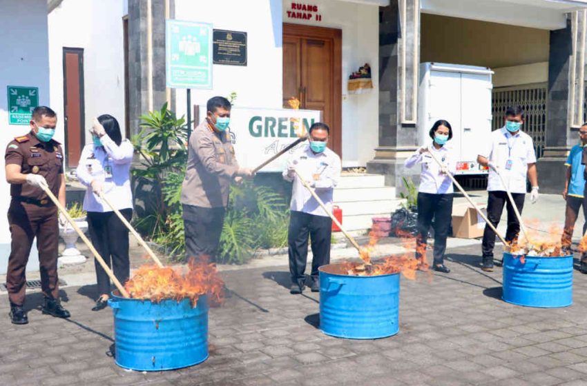  Ribuan Gram Barang Bukti Narkoba dari Ratusan Perkara, Dimusnahkan Kejari Denpasar