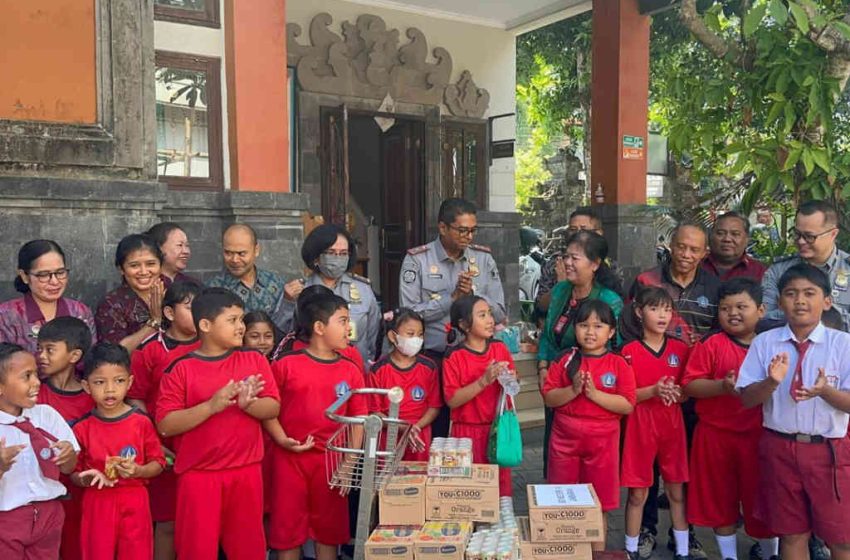  Dukung Program Asta Cita, Imigrasi Ngurah Rai Bagikan Vitamin dan Susu Kepada Siswa SD Negeri 9 Jimbaran