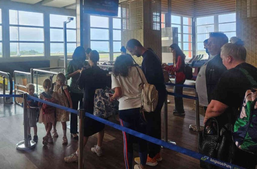  Overstay Gegara Konflik Keluarga, Ibu dan Tiga Anak Balita WN Rusia Dideportasi Rudenim Denpasar