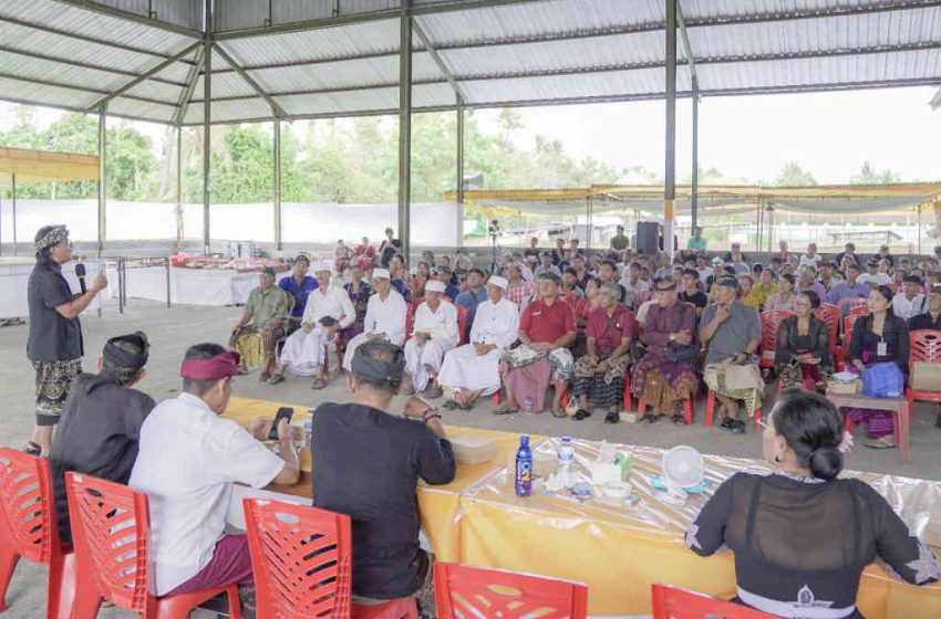  Bupati Giri Prasta Hadiri Karya Pengabenan Bersama Desa Adat Kubutambahan