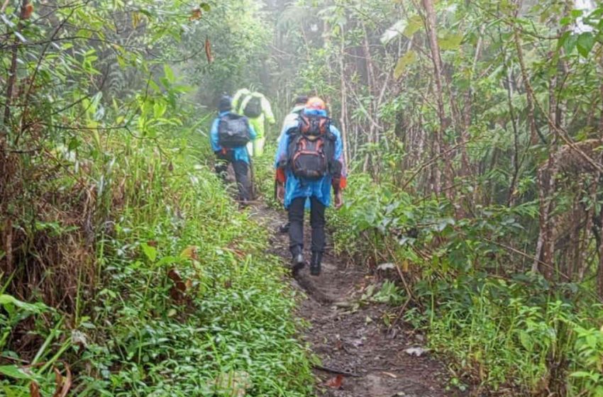  Tersesat di Puncak Gunung Agung, Dua Pendaki Belum Kembali