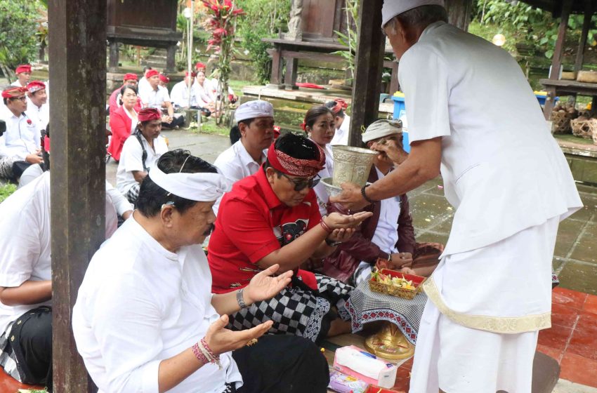  Bupati Tabanan Gelar Persembahyangan di Empat Pura Kahyangan