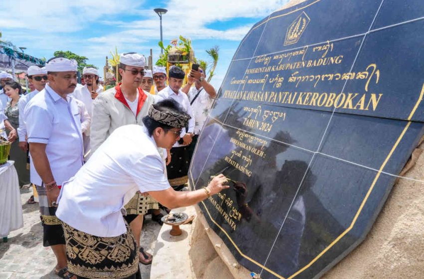  Bupati Giri Prasta Tandatangani Prasasti Pemelaspasan Penataan Pantai Batu Belig Kerobokan