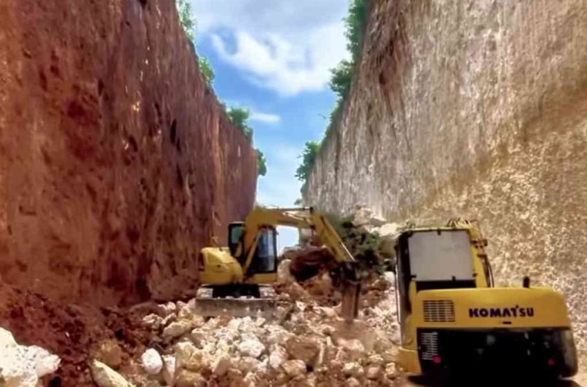  Kunjungan ke Pantai Tanah Barak Tutup Sementara Selama Pembersihan Material Longsor