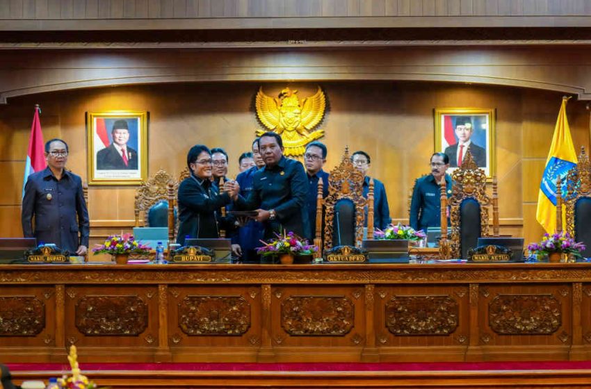  Rapat Paripurna DPRD Badung, Bupati Giri Prasta Sampaikan Penjelasan Raperda RTRW Badung 2025-2045