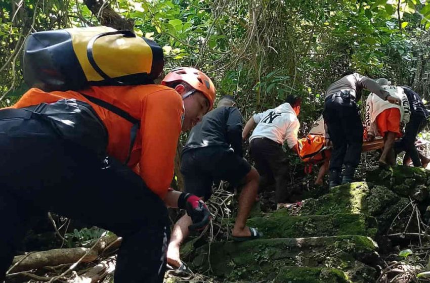  Tim SAR Evakuasi Pria yang Akhiri Hidup di Atas Tebing Pantai Desa Pecatu