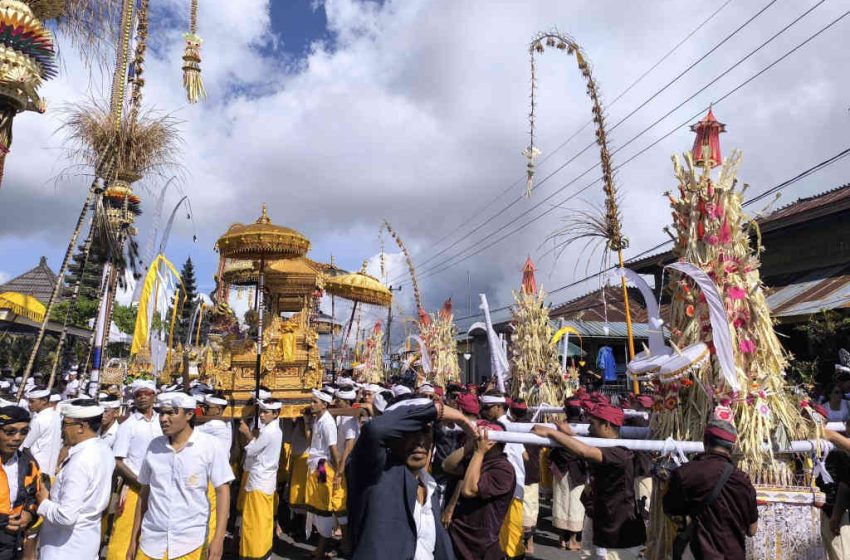 Papada Agung Awali Karya Ngusaba Kadasa Pura Ulun Danu Batur