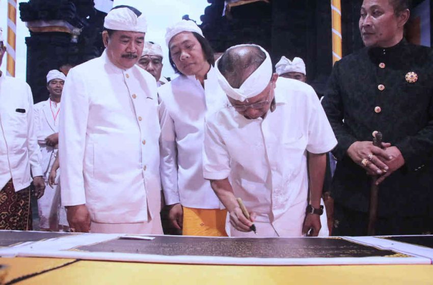 Padudusan Agung di Pura Luhur Kawitan Pasek Kayuselem