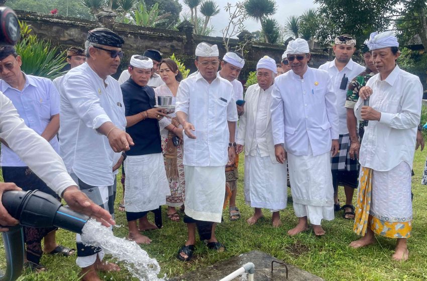 Gubernur Koster Apresiasi FARA Bantu Kebutuhan Toya Upacara di Pura Besakih