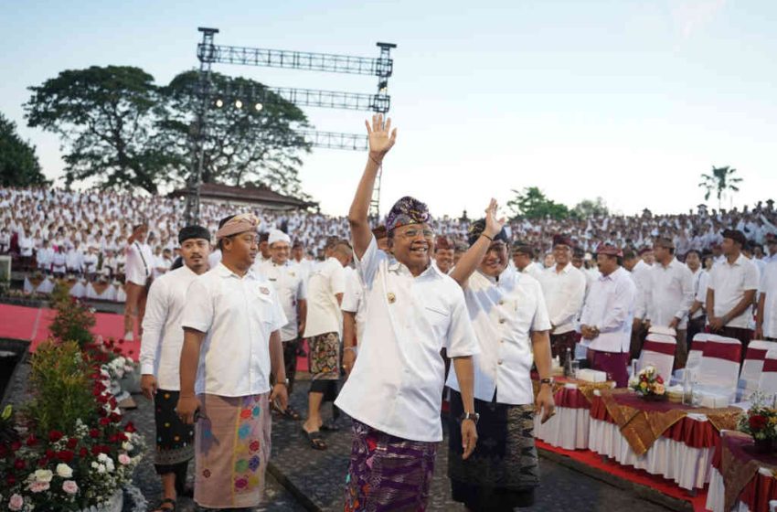 Serahkan SK 4.351 PPPK dan 89 CPNS Pemprov Bali, Gubernur Koster: Harus Kerja Disiplin dan Penuh Integritas