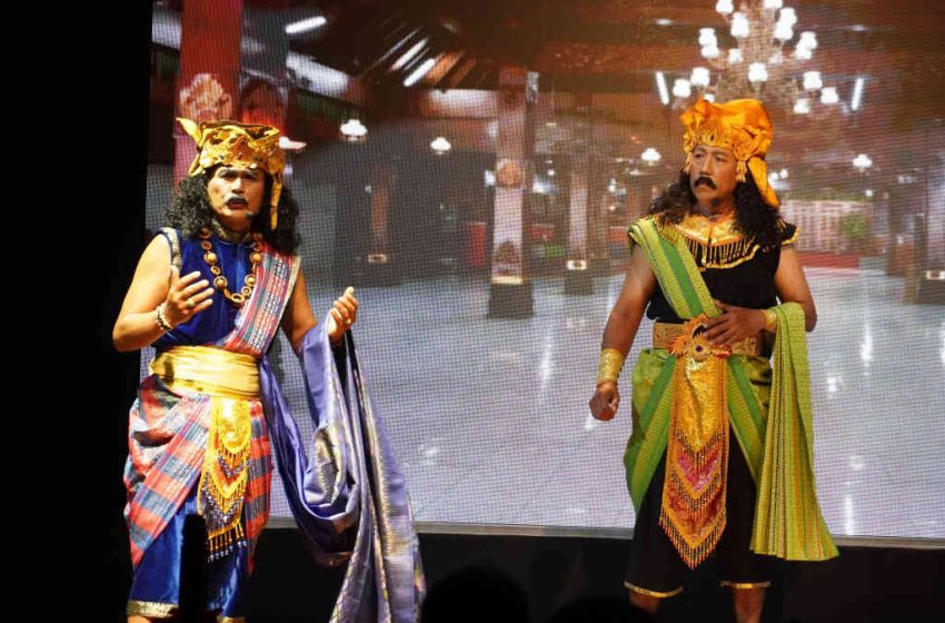 “Maha Senapati Drona” Tampil Memukau di FSBJ VII, Gubernur Koster Dukung Penuh Teater Modern Bali