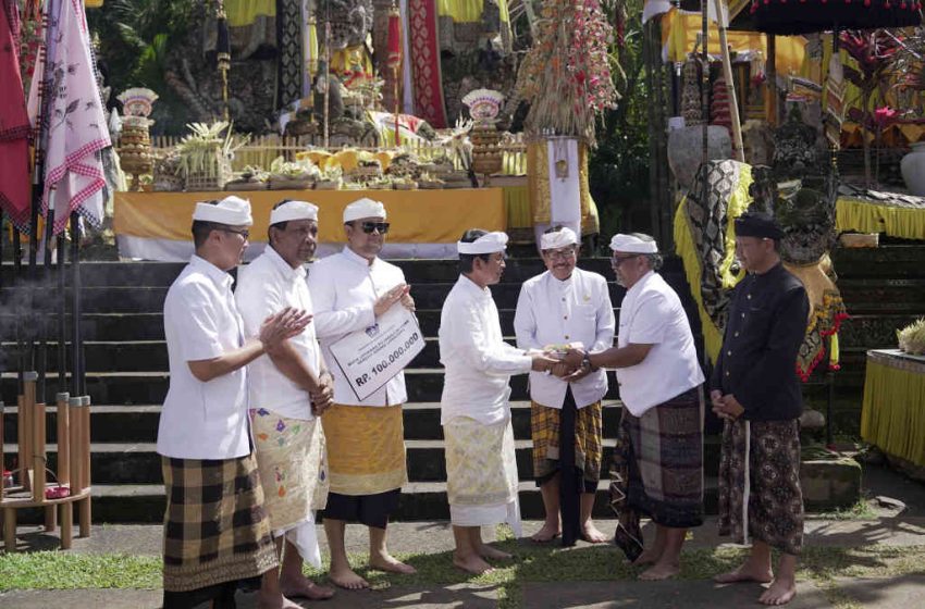  Bhakti Penganyar di Pura Mandhara Giri Semeru Agung, Pemkab Badung Mepunia Rp 100 Juta
