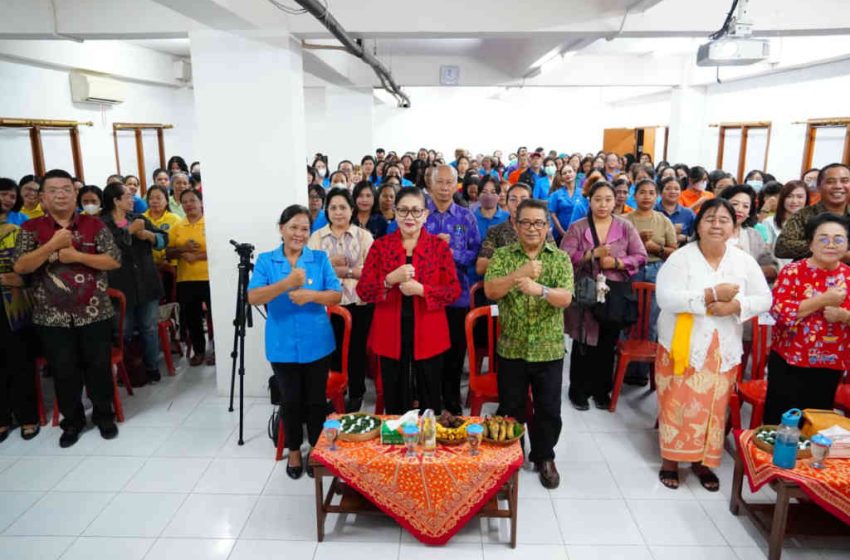  Hadiri Sosialisasi PSBS di Gereja Katedral, Putri Koster Ajak WKRI Pilah Sampah Sejak Awal