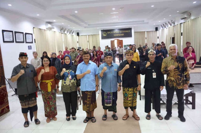  Sekda Bali Dorong Penguatan Sistem Pengendalian Rabies dan Flu Burung