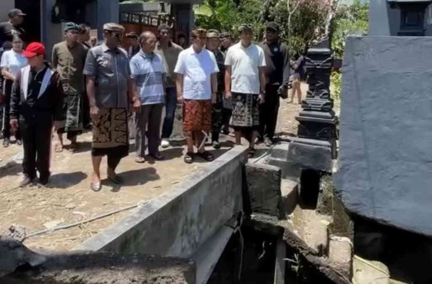  Tinjau Lokasi Banjir, Bupati Adi Arnawa Instruksikan Evaluasi Tata Ruang dan Penanganan yang Cepat