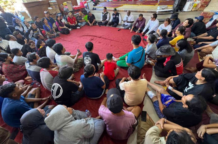  Ringankan Kebutuhan Korban Banjir di Denpasar, Mensos dan Menteri HAM Turun Langsung Salurkan Bantuan