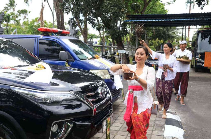  Perayaan Tumpek Landep di Lanud Ngurah Rai, Menjaga Ketajaman Pikiran, Ketulusan Hati, dan Semangat Pengabdian