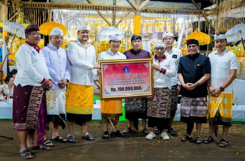  Bupati dan Wabup Badung Nodya Karya Manusa Yadnya dan Pitra Yadnya Desa Adat Sempidi