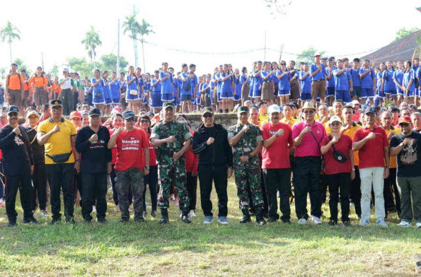Kolaborasi Semesta Berencana, Bupati Sanjaya Pimpin Penanaman Pohon dan Bersih-Bersih Sungai di Tabanan
