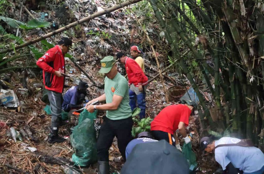  Ribuan Warga Bergerak Lakukan Grebeg Sampah Peduli Lingkungan di HUT Kota