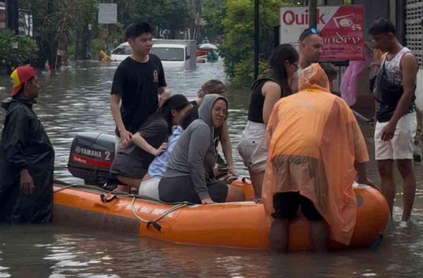  Hujan Deras Rendam Sejumlah Kawasan Badung, BPBD Kerahkan Tim dan Perahu Karet untuk Evakuasi