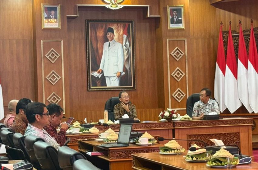  Sejalan dengan Visi “Nangun Sat Kerthi Loka Bali”, PLN Dukung Kebijakan Penggunaan Kendaraan Listrik