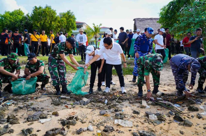  Bupati Adi Arnawa Tegaskan Komitmen Pemkab Badung Jaga Kebersihan Pesisir Secara Berkelanjutan