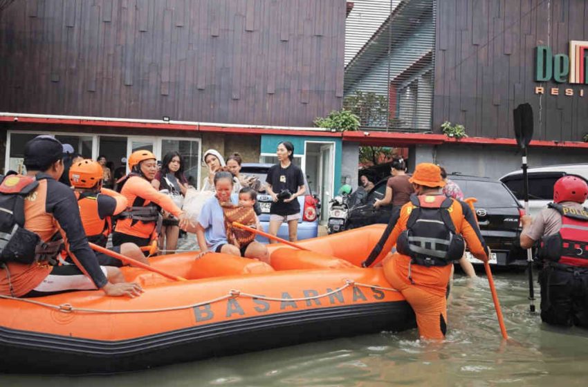  Tim SAR Evakuasi Korban Banjir di Dewi Sri Legian