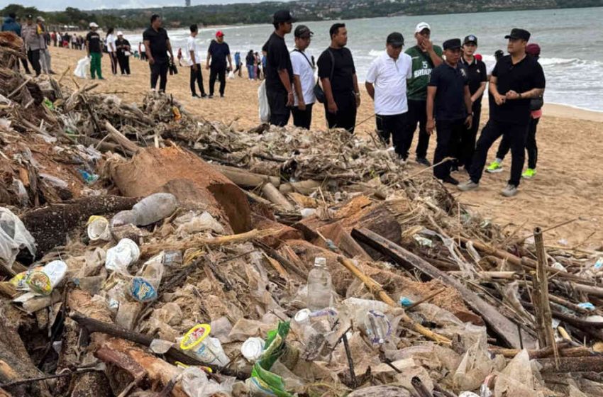  Wakil Bupati Badung Pimpin Aksi Bersih Pantai Bersama Ribuan Peserta