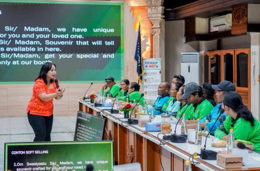  Penguatan Kapasitas Masyarakat Lokal di The Nusa Dua, Pedagang Pantai Dibekali Pelatihan