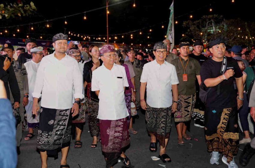  Bupati dan Wabup Badung Dampingi Gubernur Bali Saksikan Atraksi Ogoh-Ogoh