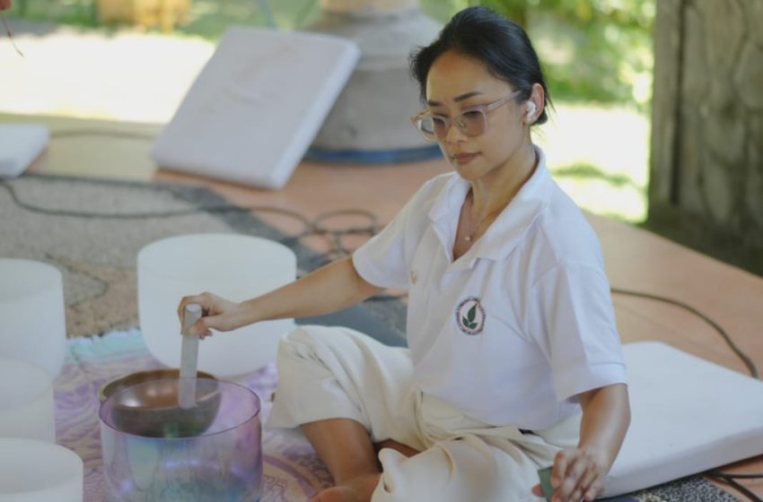  “Sentuhan Cahaya” di Pertuni Buleleng, Sawitri Hadirkan Terapi Suara