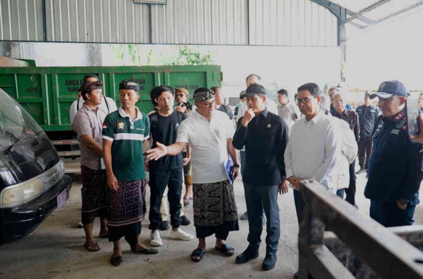  Bupati Adi Arnawa Bersama Gubernur Bali, Dampingi Menteri LH Tinjau TPS3R di Badung