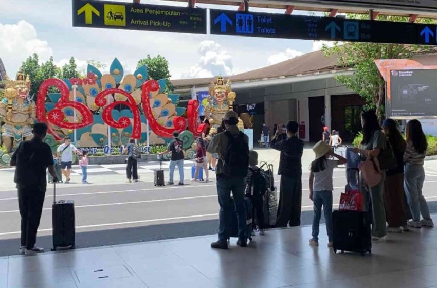  Arus Balik Lebaran di Bandara Ngurah Rai Mulai Terlihat, Puncak Diprediksi 28 Maret