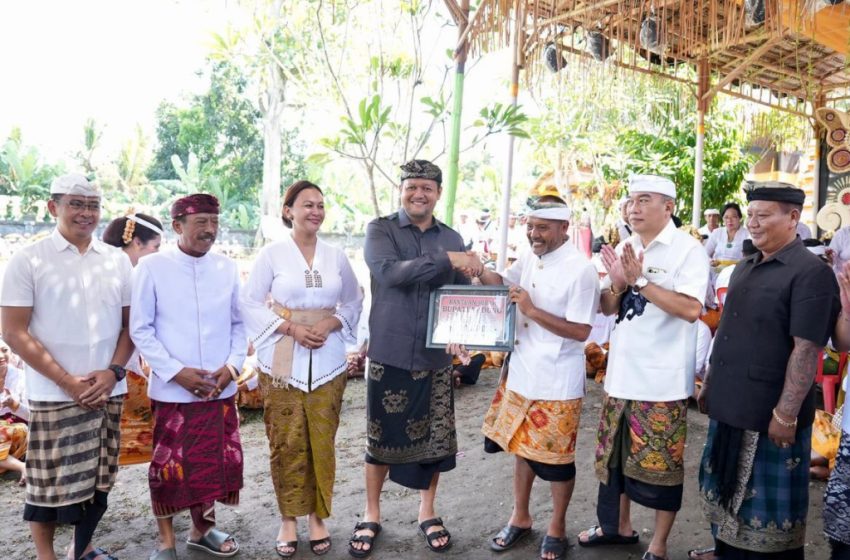  Wabup Badung Hadiri Metatah Massal di Pura Prajapati Desa Adat Sobangan