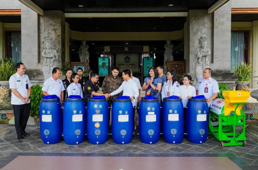  Bupati Terima Bantuan Tong Komposter Program TJSP Badung, Apresiasi Kontribusi Pelaku Usaha Atasi Masalah Sampah