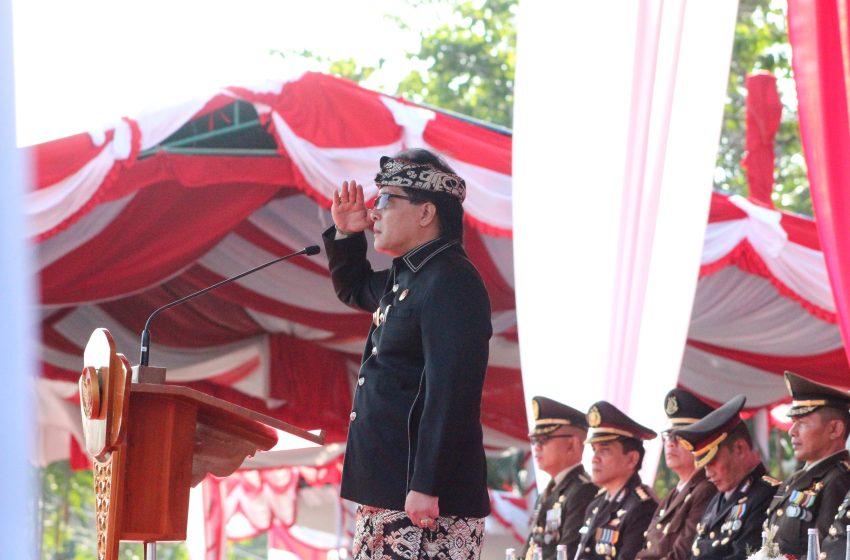  Wagub Giri Prasta Pimpin Upacara Penurunan Bendera HUT ke-81 RI